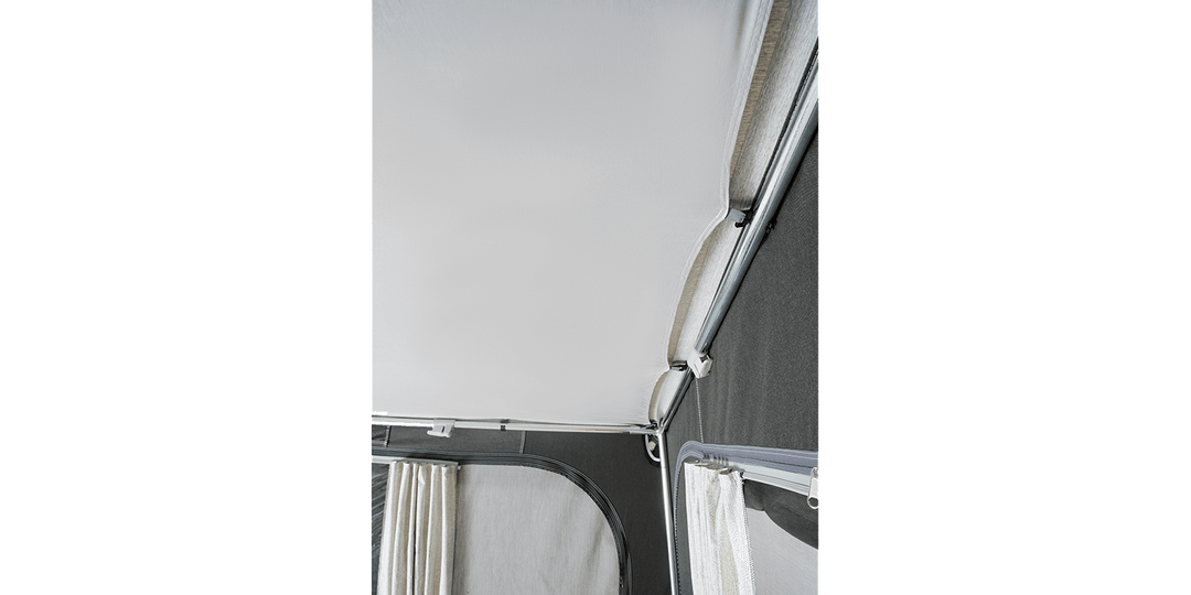 Dorema Quartz 400 De Luxe poled awning on a transparent background, displayed with open front panels and curtains to show the spacious interior.