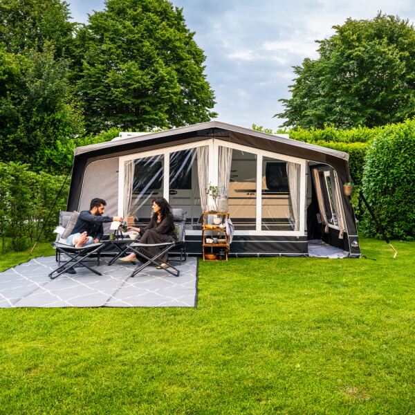 Dorema Diamond XL 300 De Luxe being used by a couple in a field