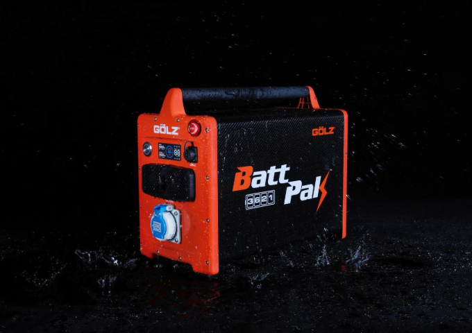 GOLZ BattPak 3621 portable power station displayed in a wet environment, emphasizing its water resistance and outdoor durability.

