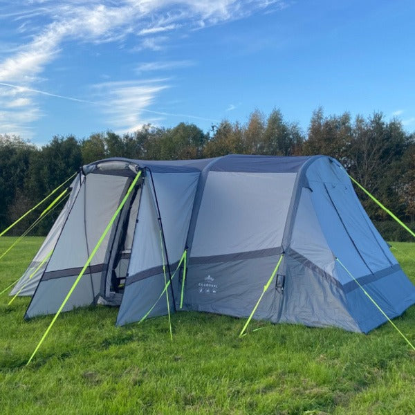 Olpro Cocoon Breeze XL from the front in a field