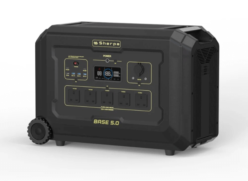 Front-right view of Sherpa Base 5.0 – with clear visibility of the control interface and yellow branding, emphasizing portability and functionality, with white background.
