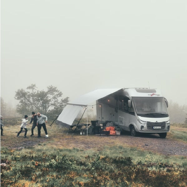 Thule Omnistor 9200 Motorhome Outside