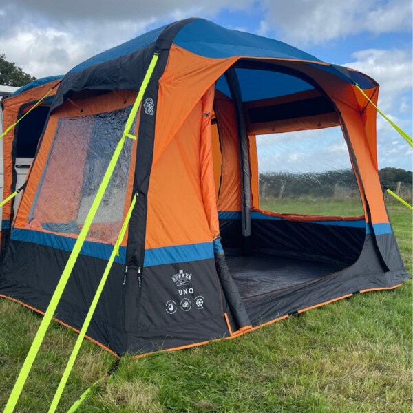 Uno Breeze in orange shown from the front in a field